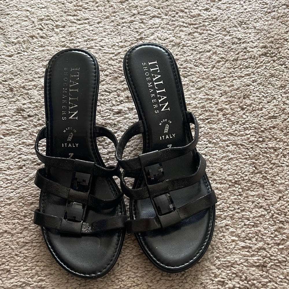 Black heel shoes